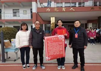 “拾金不昧好少年”——九（3）班温子瑜同学侧记